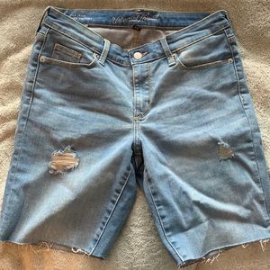 Universal Thread Mid-rise Bermuda Short